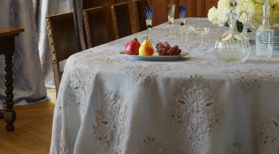 La Traviata, Tischdecke Legato 684