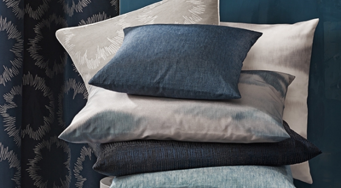 INTO THE BLUE, Vorhang SHIRO, Kissen LINUM, SHIRO,CLOUDS, ASSAM, LINUM