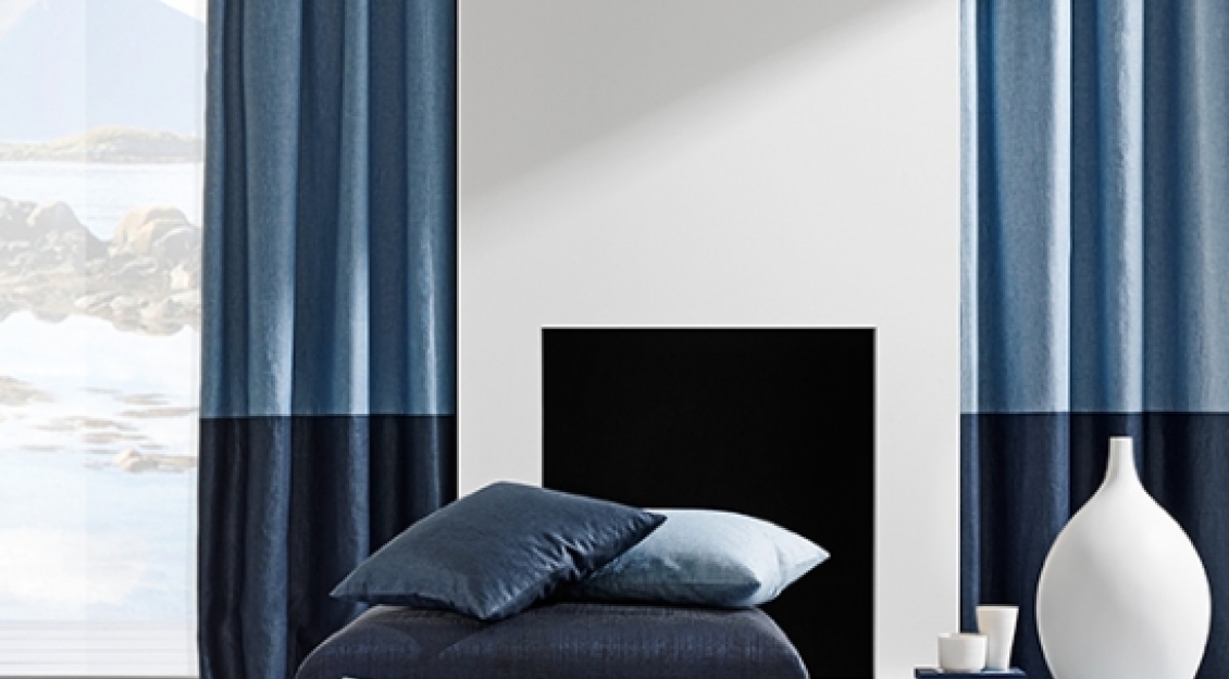 INTO THE BLUE,Vorhang LINUM, Pouf ASSAM, Kissen LINUM & CLOUDS