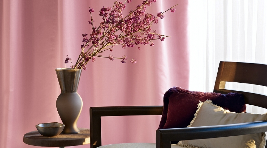 Vorhang Monaco 494, Gardine Conto 900, Stuhl Cabrio