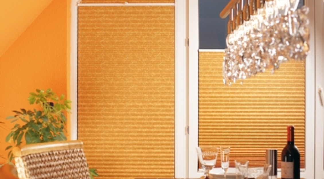 Faltstores sind gerade für anspruchsvolle Fenster geeignet