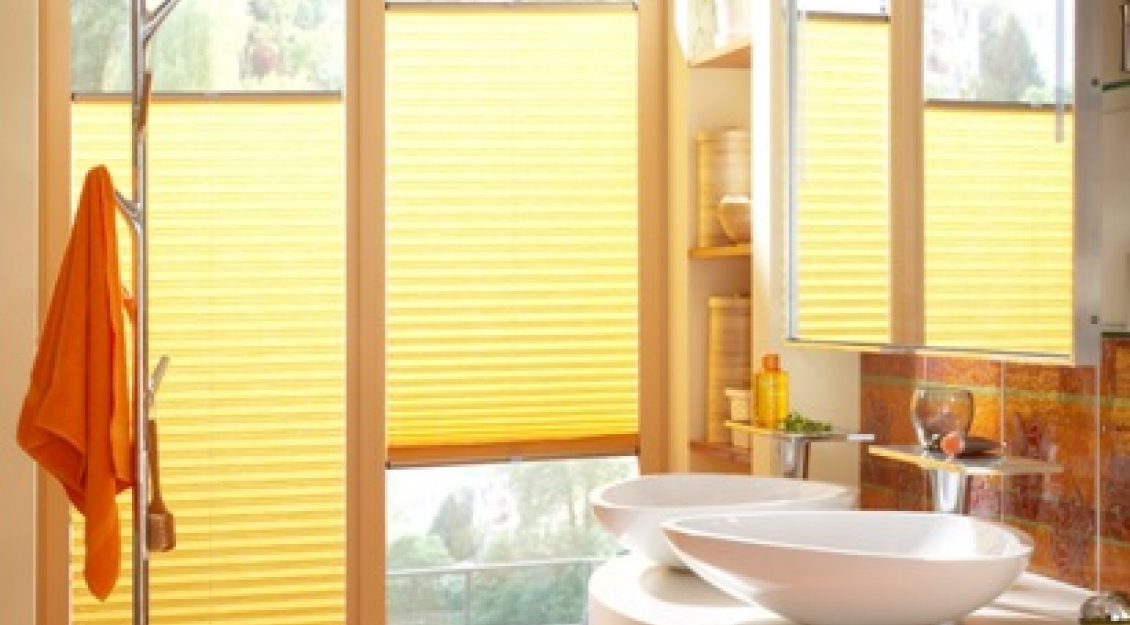 Faltstores sorgt für Sonnenschutz